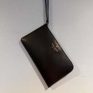 Kate Spade Black Saffiano Leather Wristlet & Cardholder Set – Classic Black